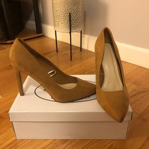NEW Tan heels